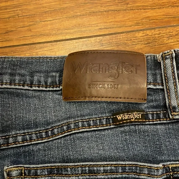 Wrangler Athletic fit blue jeans mens Size 32x32 in excellent condition - Picture 9 of 9